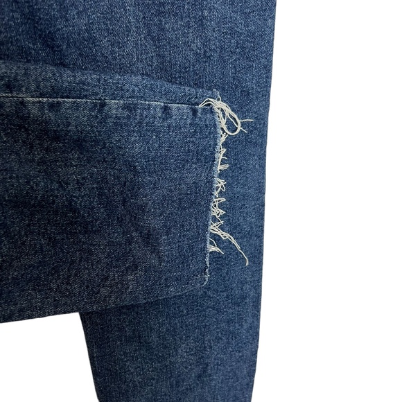 Levi's Wedgie Straight Crop Blue Jeans Distressed Raw Hem Button Fly EUC Size 28 - Picture 7 of 12